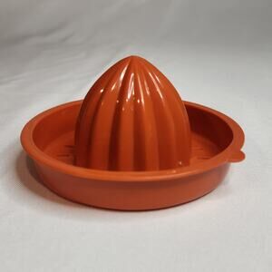 Tupperware Orange Citrus Manual Juicer Juice Plastic Vintage Kitchen Gadget Tool